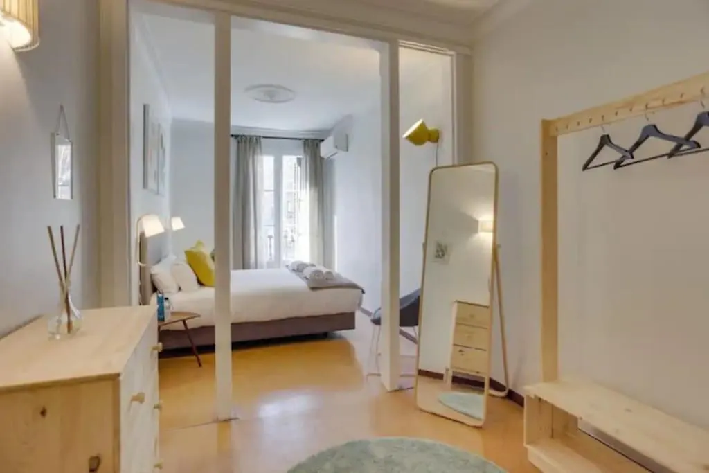 Sant Joan Entresol Apartment Barcelona